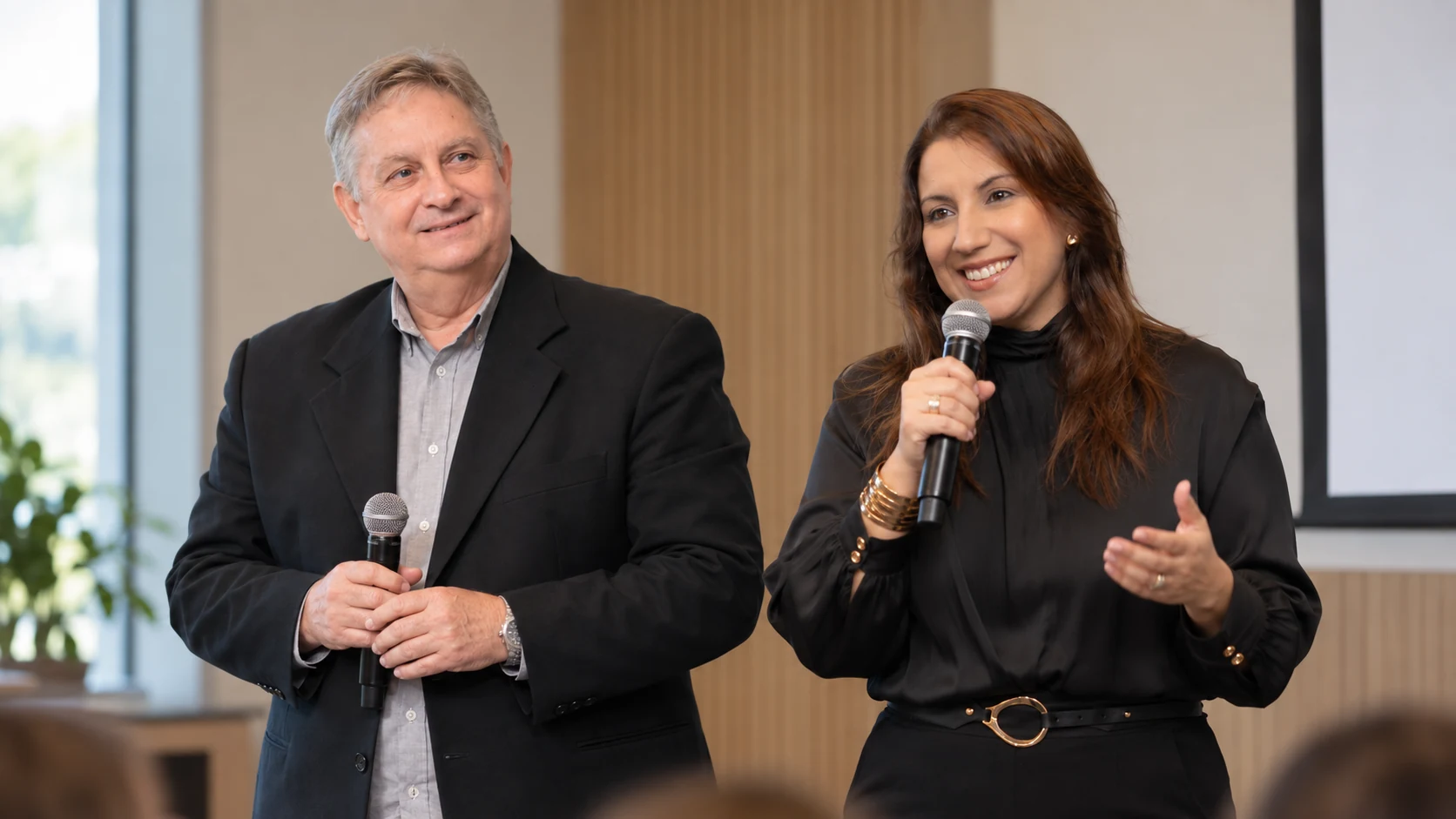 Josy e seu pai em uma palestra juntos